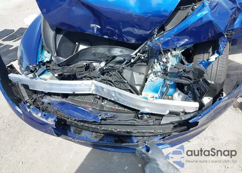 2025 Tesla Model 3 Long Range All-Wheel Drive z USA, uszkodzony, nr VIN 5YJ3E1EB9SF932149